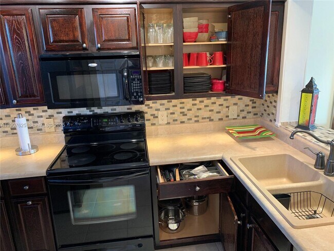 Building Photo - 5200 NW 31st Ave