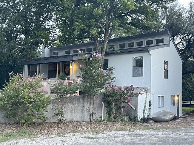 Building Photo - 9417 Aqua Dr