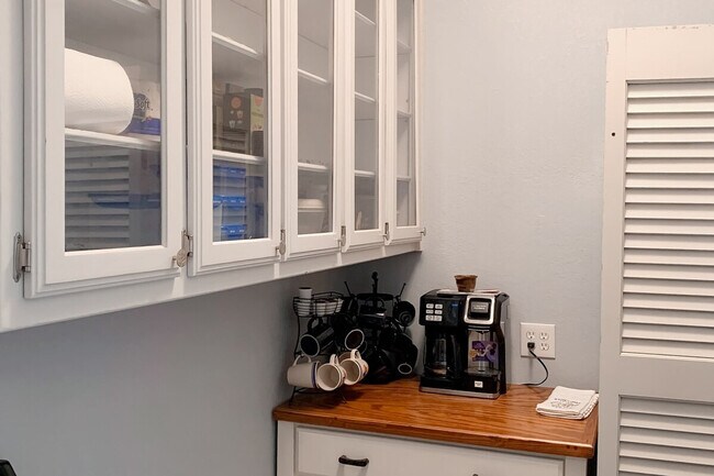 Building Photo - 1219 N 16th St