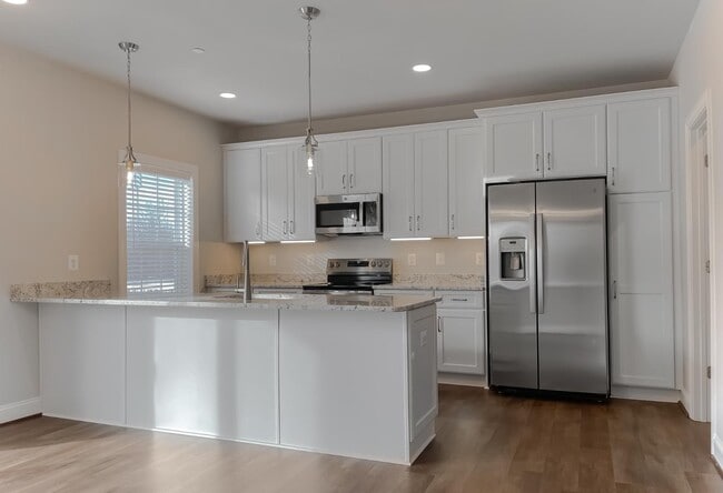 Building Photo - Sullivan Lane