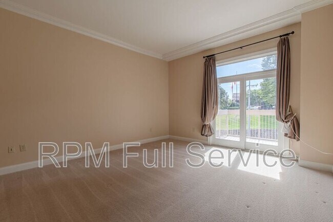 Building Photo - 110 31st Ave N