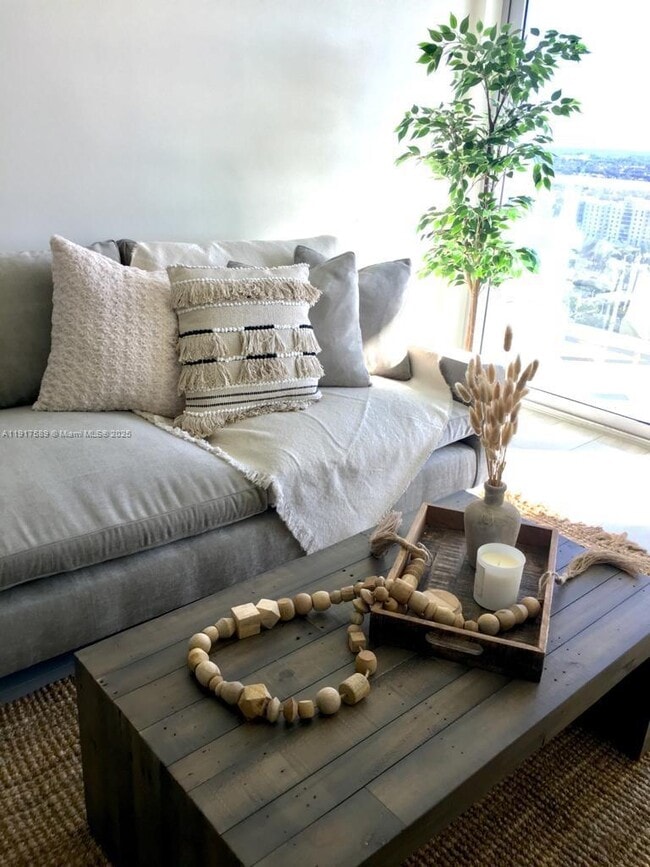 Building Photo - 2000 Metropica Wy