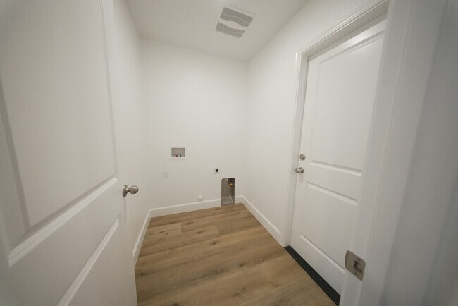 Building Photo - 547 Virginia Ave