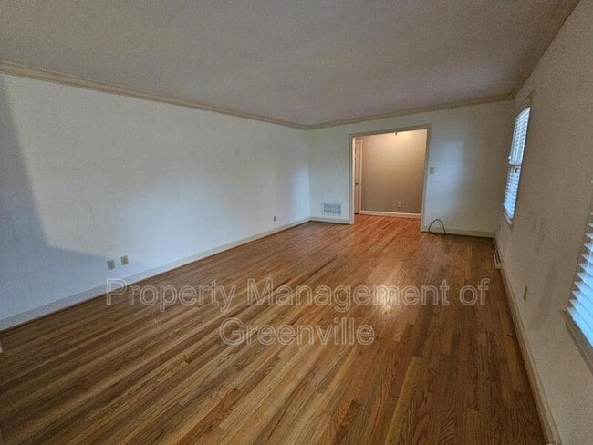 Building Photo - 104 S Orchard Dr