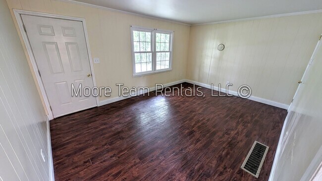 Building Photo - 3 Bed / 1 Bath House