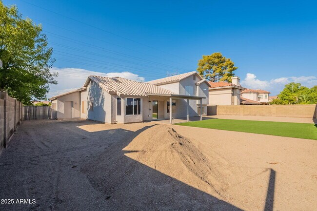 Building Photo - 3535 E Covina St