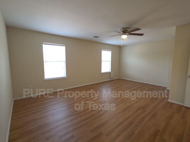 Building Photo - 204 Ruby Lake Dr