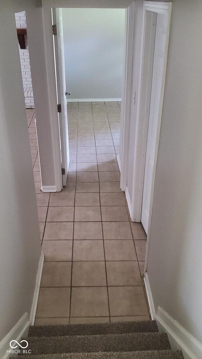 Building Photo - 372 Redbud Pl