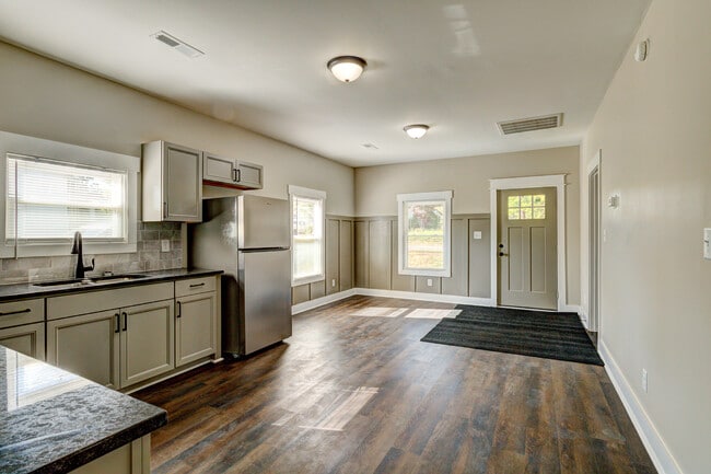 Building Photo - 221 Walker St