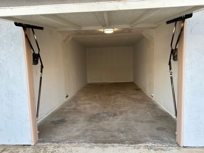 Building Photo - Imperial Beach 2 bed/2 bath home