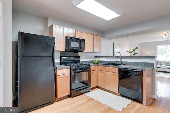 Building Photo - 1617 N Van Dorn St