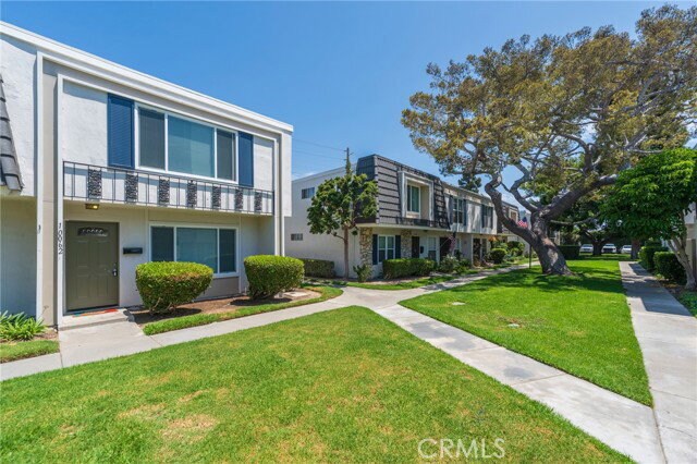 Building Photo - 10062 Ellis Ave