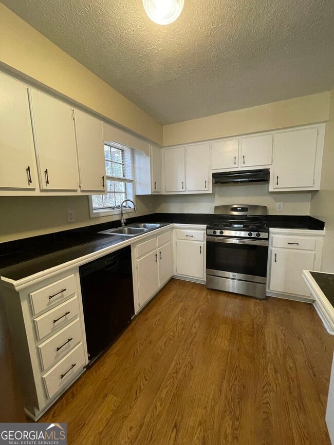 Building Photo - 2596 Woodland Dr NW