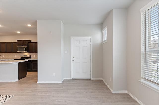 Building Photo - 2833 Bellflower Dr