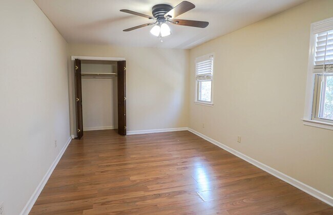 Building Photo - 809 Houndslake Dr