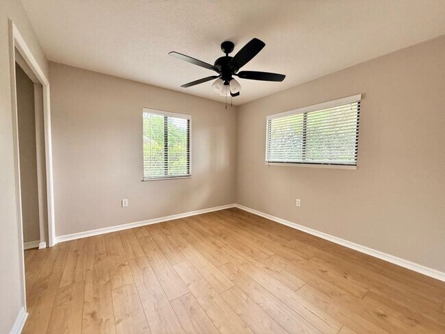 Building Photo - Large and Stunning 2700sqft Newly Renovated 3BR 3BTH!