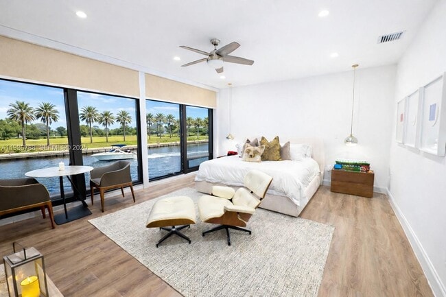 Building Photo - 2676 NE 135th St