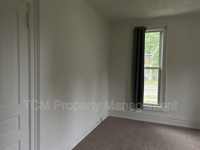 Building Photo - 1308 E North St