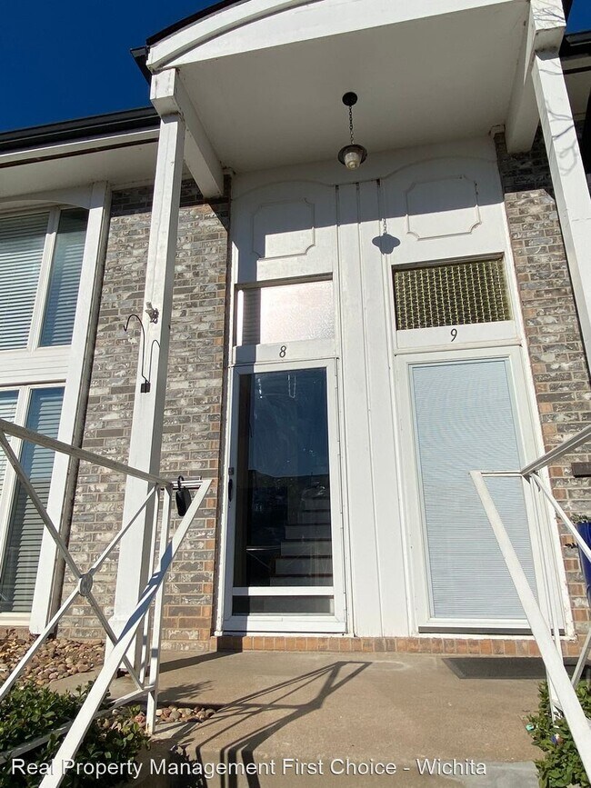 Building Photo - 2 br, 1 bath House - 725 W Stackman Dr #8