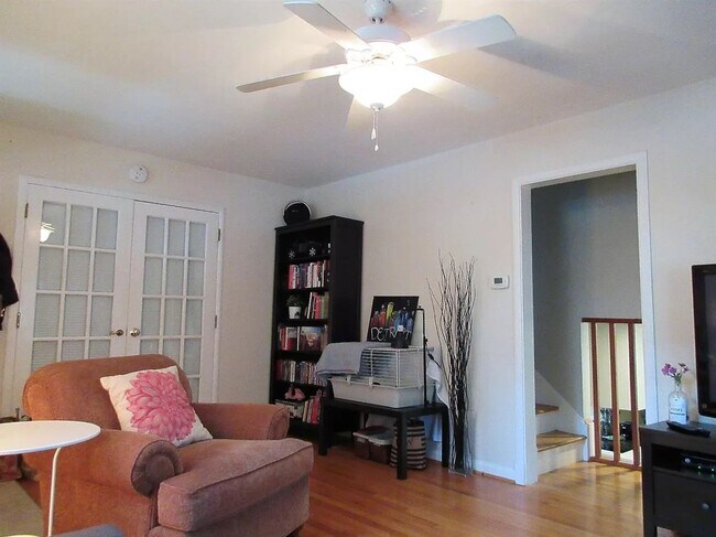 Building Photo - 906 Sylvan Ave