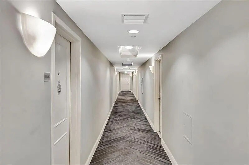 Building Photo - 111 E Flagler St