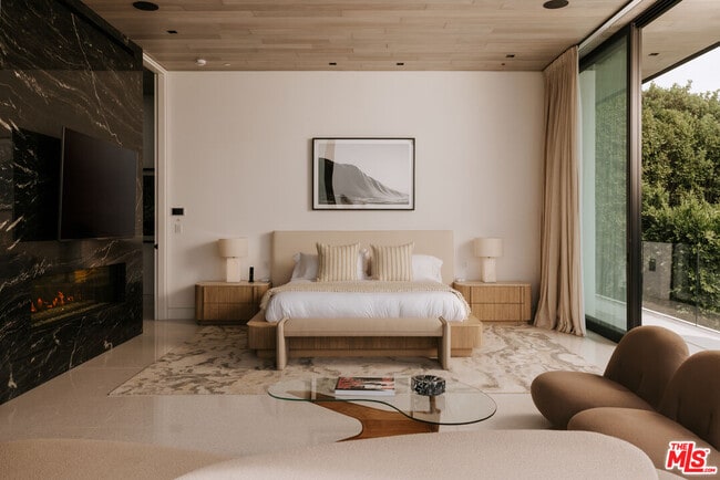 Building Photo - 1536 Blue Jay Way