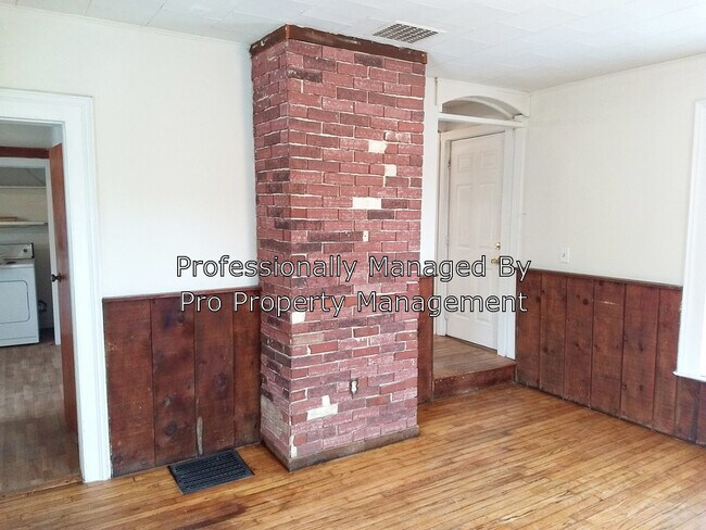 Building Photo - 476 S Main St
