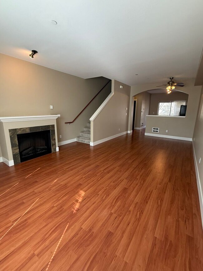 Building Photo - 2Bd/2.5Ba Redmond Townhouse