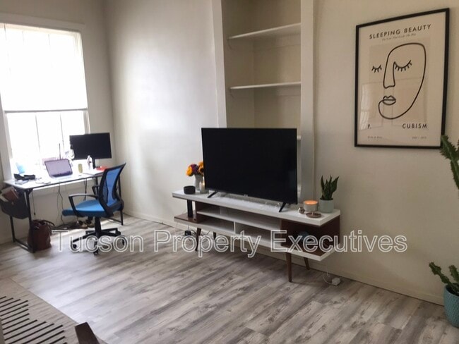 Building Photo - 343 S Convent Ave