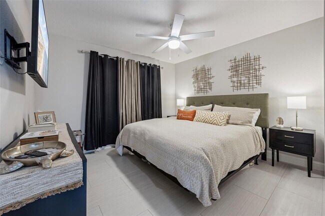 Building Photo - 1008 Apollo Beach Blvd