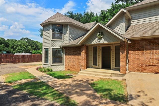 Building Photo - 665 Main St