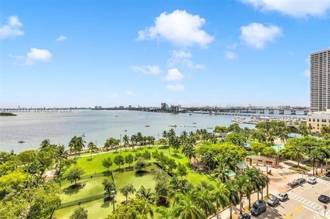 Building Photo - 1800 N Bayshore Dr