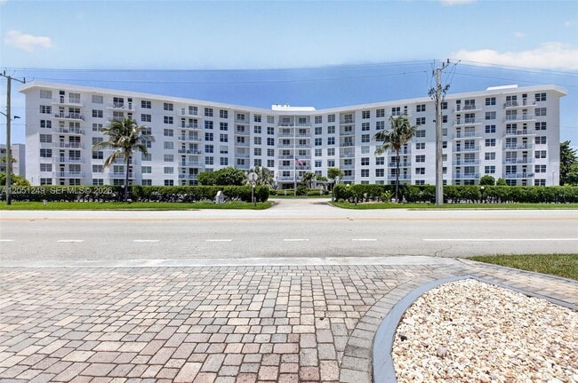 Building Photo - 2851 S Ocean Blvd