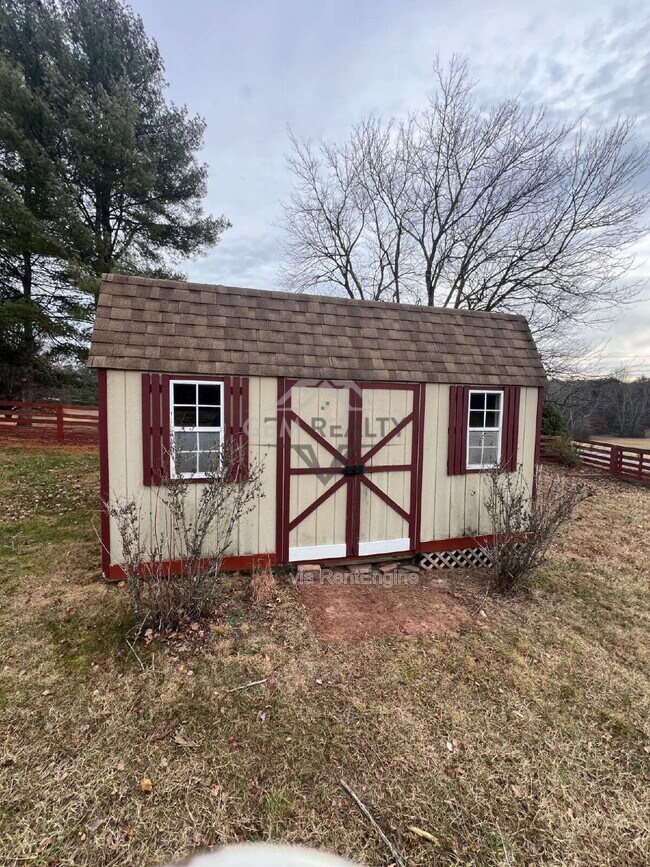 Building Photo - 1244 Mountain View Rd