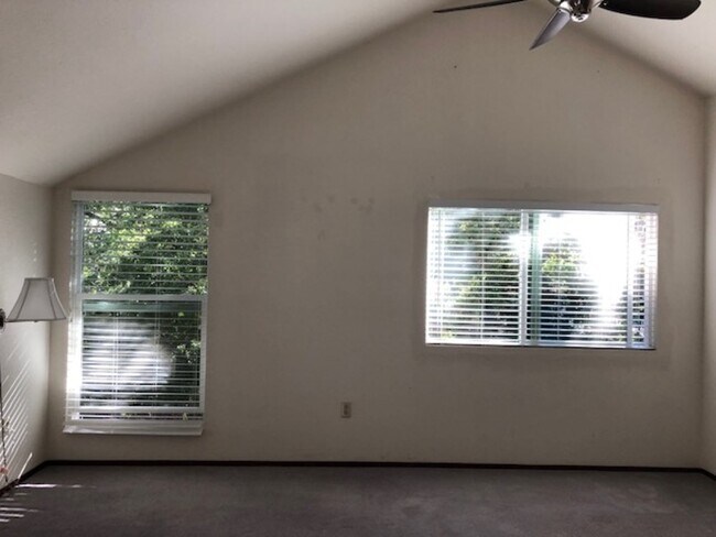Building Photo - 1304 Foothill Dr