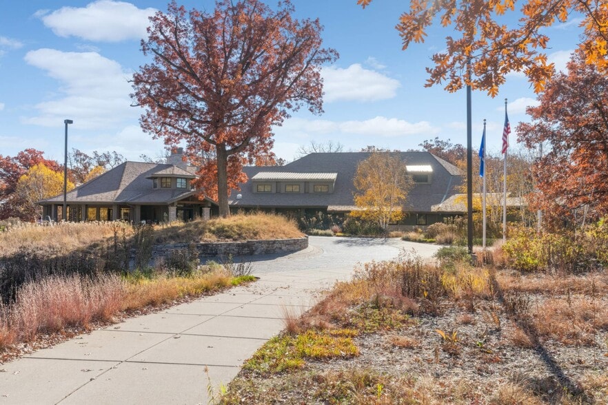 Silverwood Pavilion - 2525 Maple Ln
