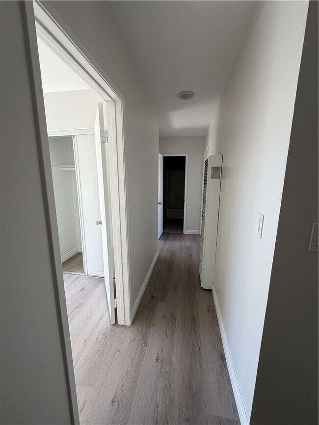 Building Photo - 2052 Lewis Ave