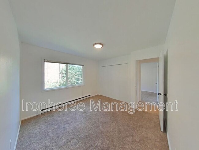 Building Photo - 515 S 15th Ave