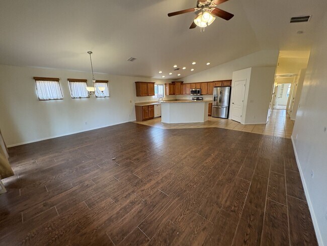 Building Photo - Vail School District Beauty