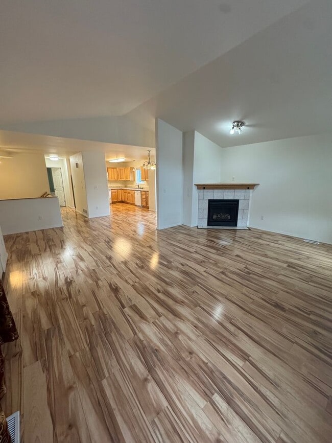Building Photo - 3 bedroom in Driftwood Bay