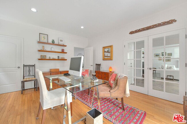 Building Photo - 2035 Thayer Ave