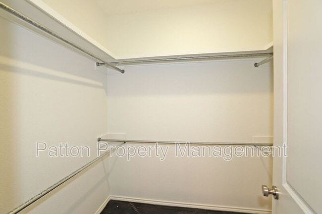 Building Photo - 5000 Ratliff St