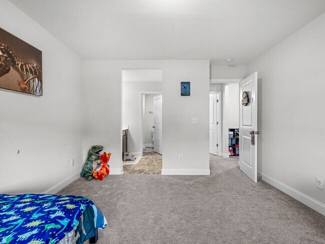 Building Photo - Towne Pointe Community