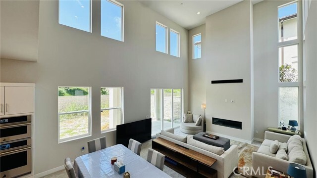 Building Photo - 151 Holliston