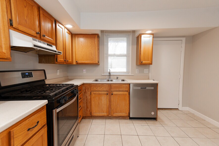 Building Photo - 223 E Pennview St