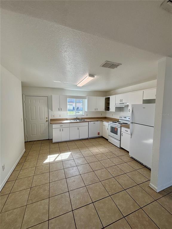 Building Photo - 6 Spring Trail