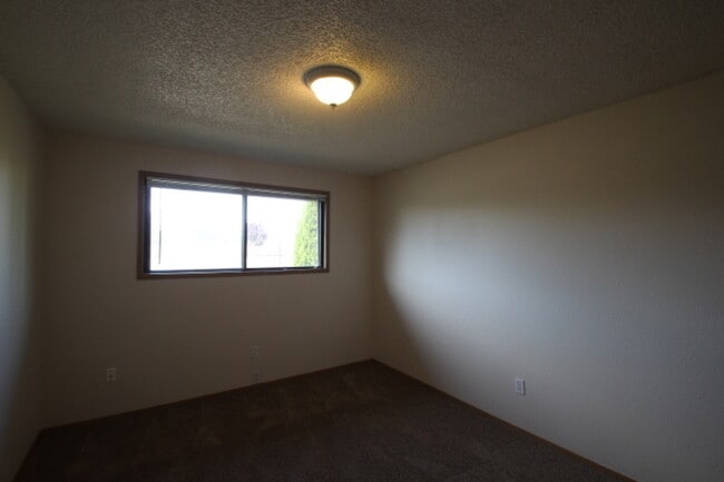 Building Photo - 3107 NE Whitman Ave