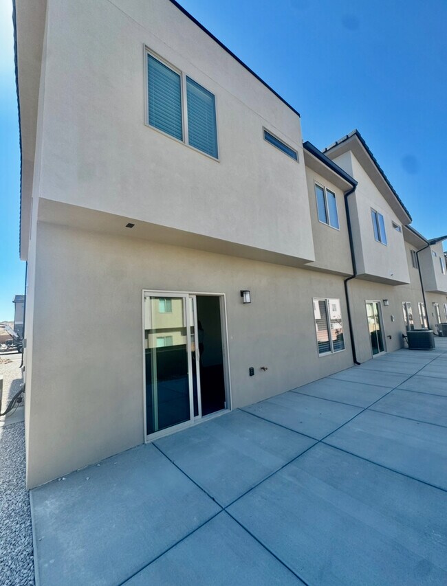 Building Photo - 5719 S Weehawken Ln