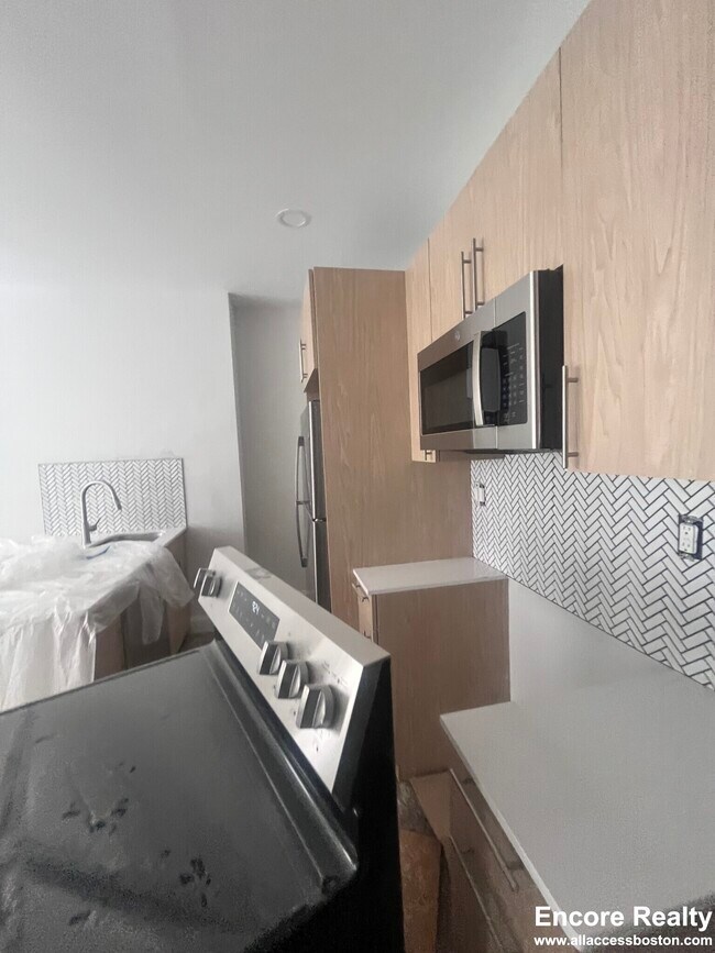 Building Photo - 225 Newbury St