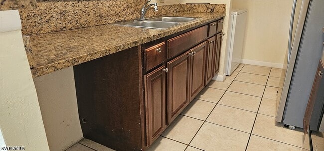 Building Photo - 2865 Winkler Ave